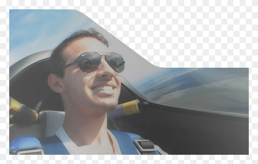 1920x1165 Descargar Png Aldo Maria Sica Drifting With Prosche Monoplane, Gafas De Sol, Accesorios, Persona Hd Png