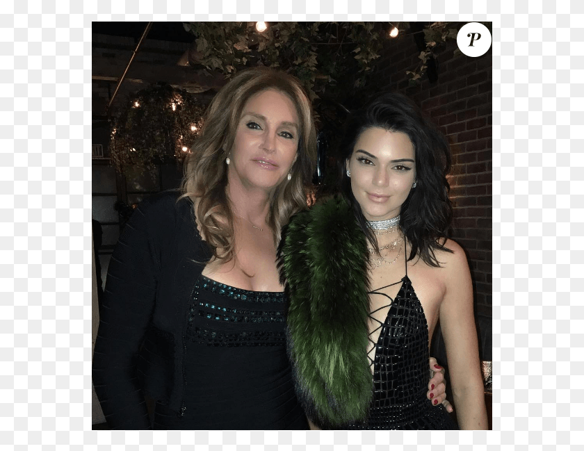 577x589 Caitlyn Jenner Pose Avec Kendall L39occasion De Son Caitlyn Jenner Kendall Birthday, Person, Human, Clothing HD PNG Download