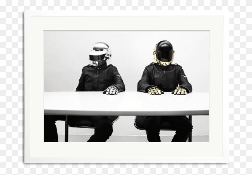 693x524 Daft Punk Сфотографирован В Сентябре В Париже Daft Punk, Шлем, Одежда, Одежда Hd Png Скачать