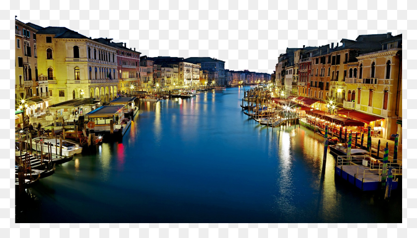 1441x776 Descargar Png Mar Azul Profundo Y Edificios Iluminados, Italia, Los Mejores Lugares, La Noche, El Agua, Frente Al Mar, Marina Hd Png