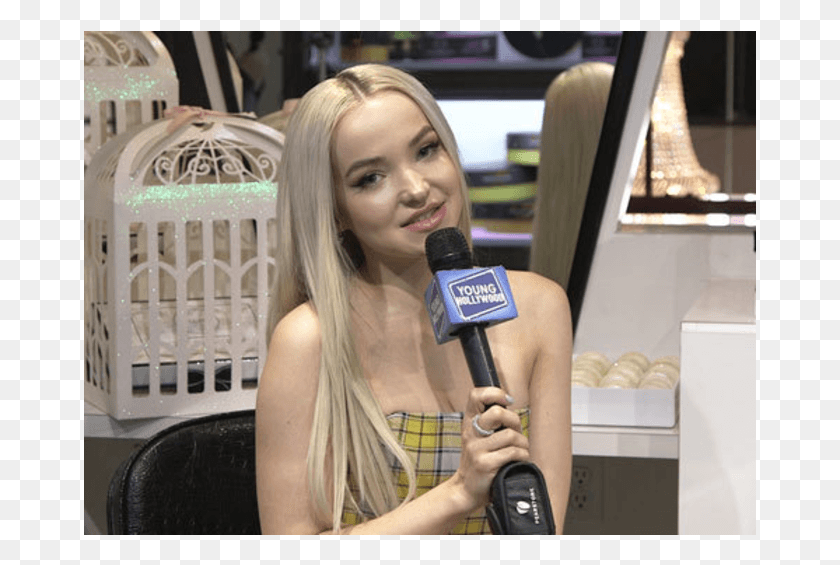 673x505 Dove Cameron Reveals Her Fangirl Moment Over Lana Del Girl, Person, Human, Microphone HD PNG Download