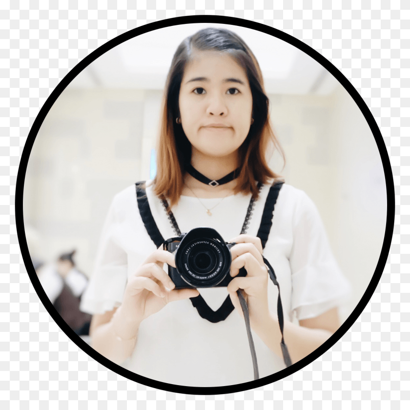 1154x1154 Hi I Am Michelle Mirrorless Interchangeable Lens Camera, Person, Human, Electronics HD PNG Download