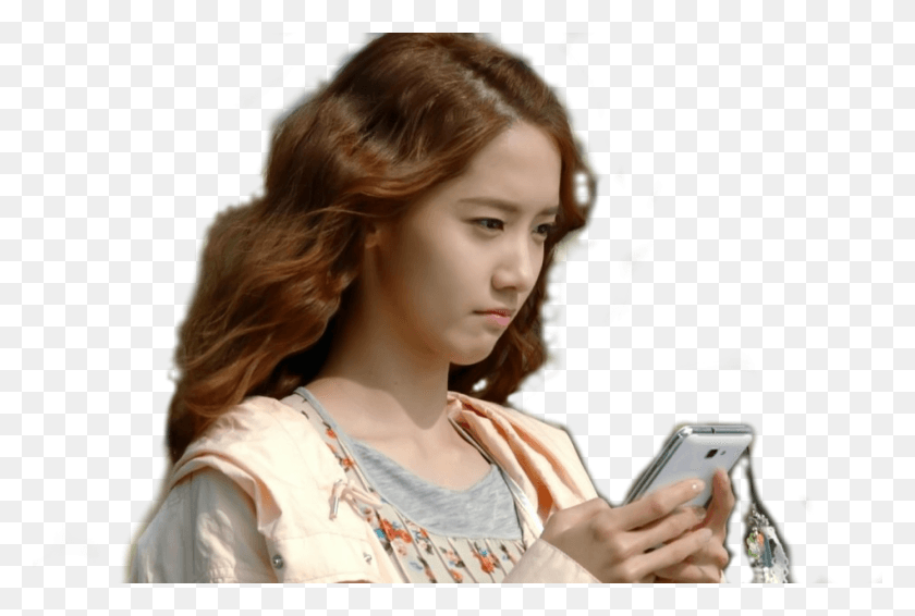 950x617 Image Yoona With Phone, Mobile Phone, Electronics, Cell Phone HD PNG Download