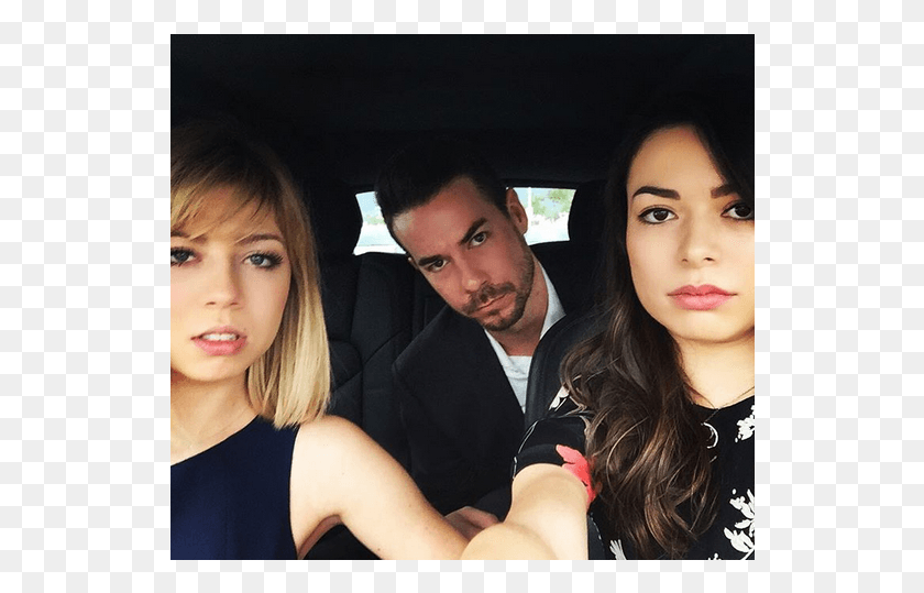 532x479 Jennette Mccurdy Miranda Cosgrove Et Jerry Trainor Icarly Cast At Nathan39s Wedding, Face, Person, Cushion HD PNG Download