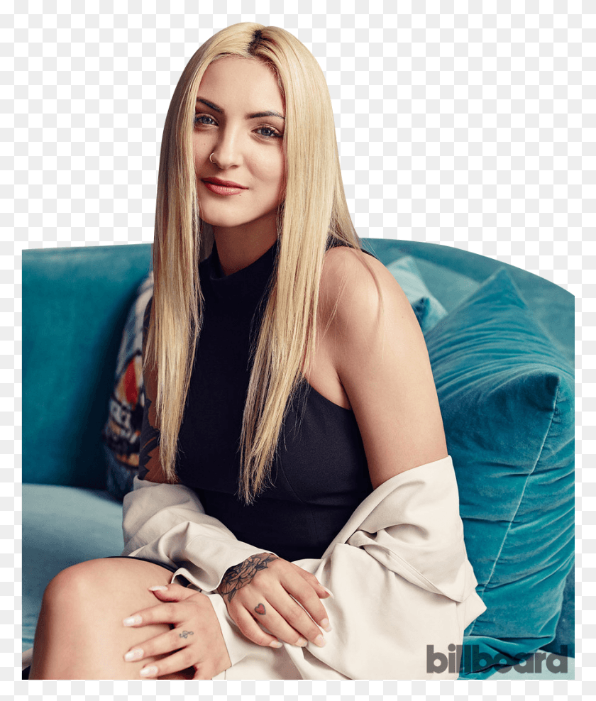 901x1072 Julia Michaels, Couch, Furniture, Person HD PNG Download
