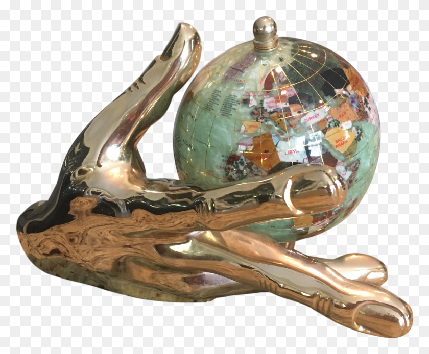 2672x2174 Large Solid Brass Hand Holding Gemstone Globe Globe Logo Hand Holding Descargar Hd Png