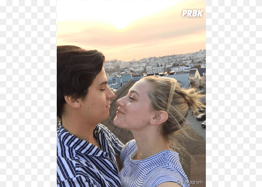 479x599 Lili Reinhart Et Cole Sprouse En Couple, Accessories, Water, Sky, Portrait Clipart PNG