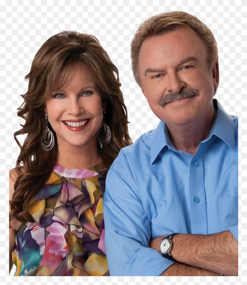 863x1007 Lorianne Crook Y Charlie Chase Han Sido El Go To Crook And Chase, Persona, Humano, Ropa Hd Png