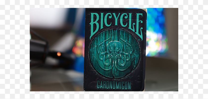 601x341 Mazzo Di Carte Limited Edition Bicycle Cthulhu Cardnomicon Велосипедные Игральные Карты, Этикетка, Текст, Башня С Часами Png Скачать