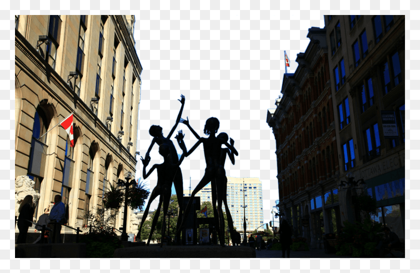 1680x1050 Скульптура Между Зданиями В Канаде, Квартира, Человек, Человек, Пешеход Hd Png Скачать