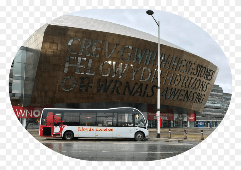 1125x769 Центр Тысячелетия Уэльса, Автобус, Транспортное Средство, Транспорт Hd Png Скачать