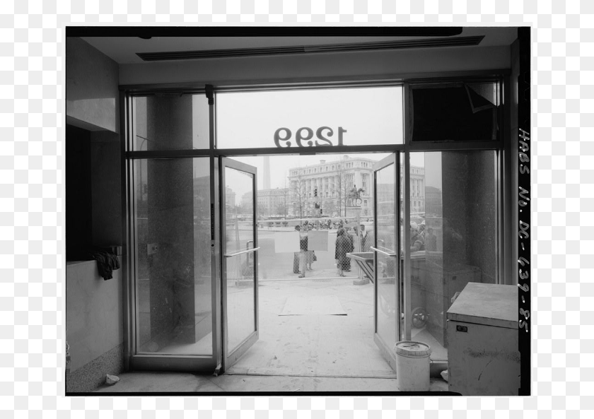 668x533 Офисное Здание Театра Warner В Юго-Западной Архитектуре, Дверь, Человек, Человек Hd Png Скачать